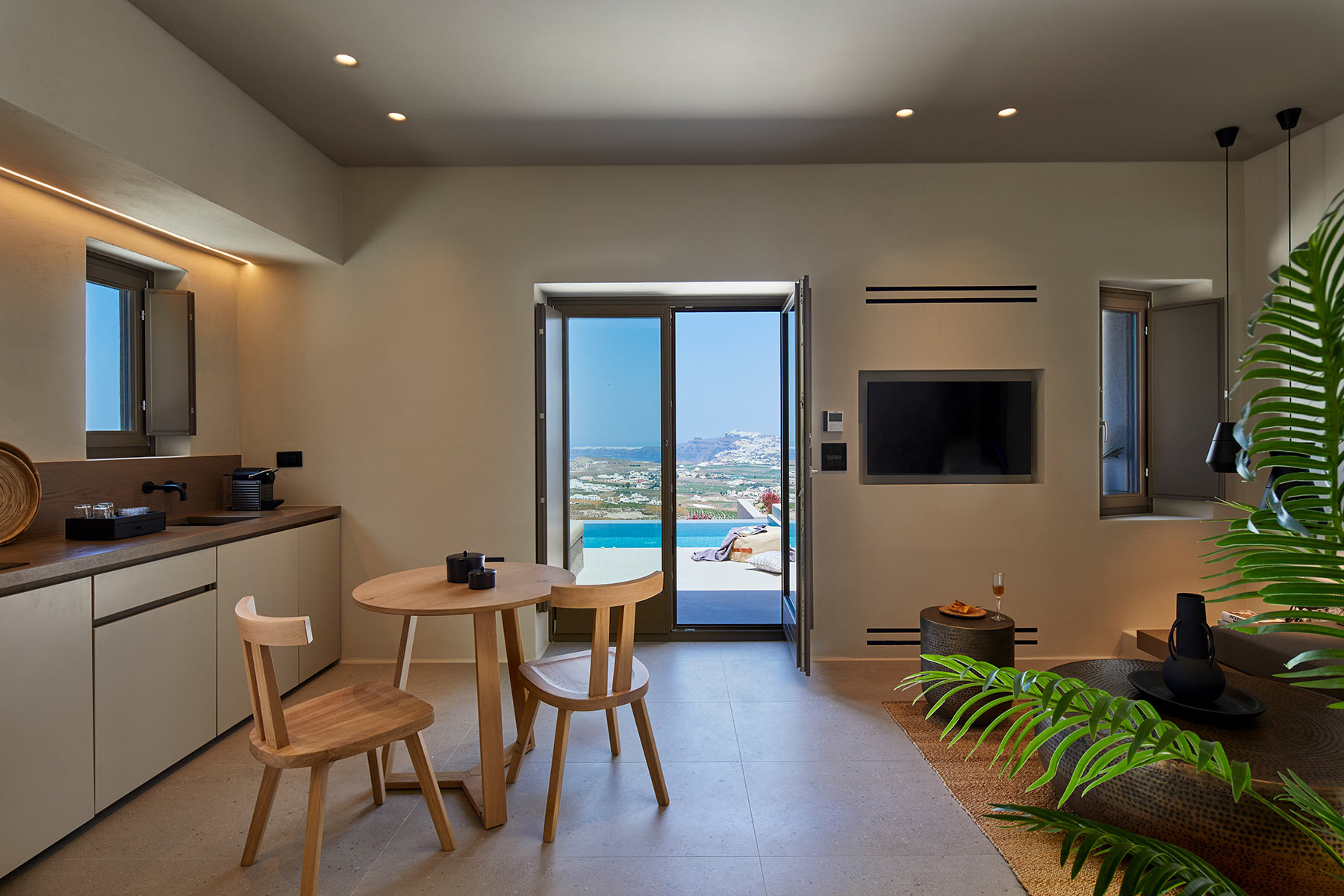 Elegant Suites in Santorini