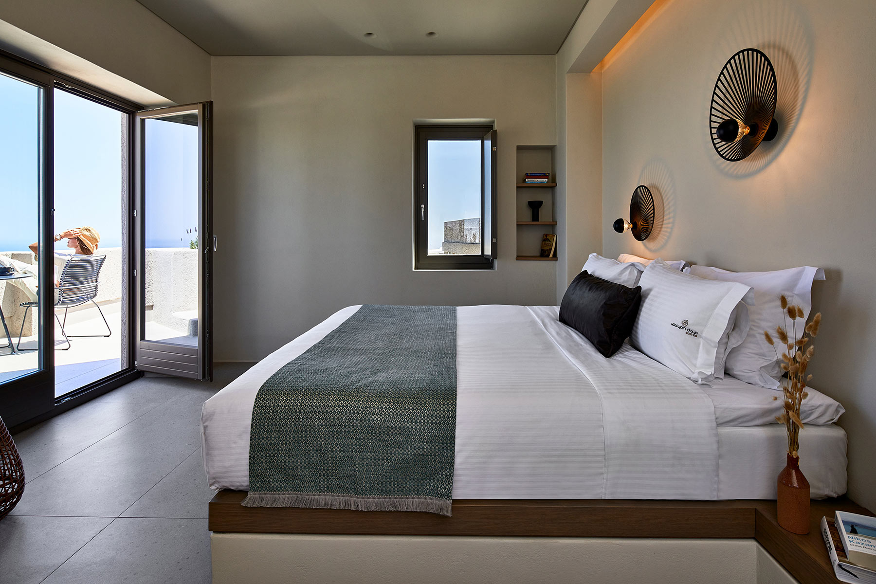 Elegant Suites in Santorini