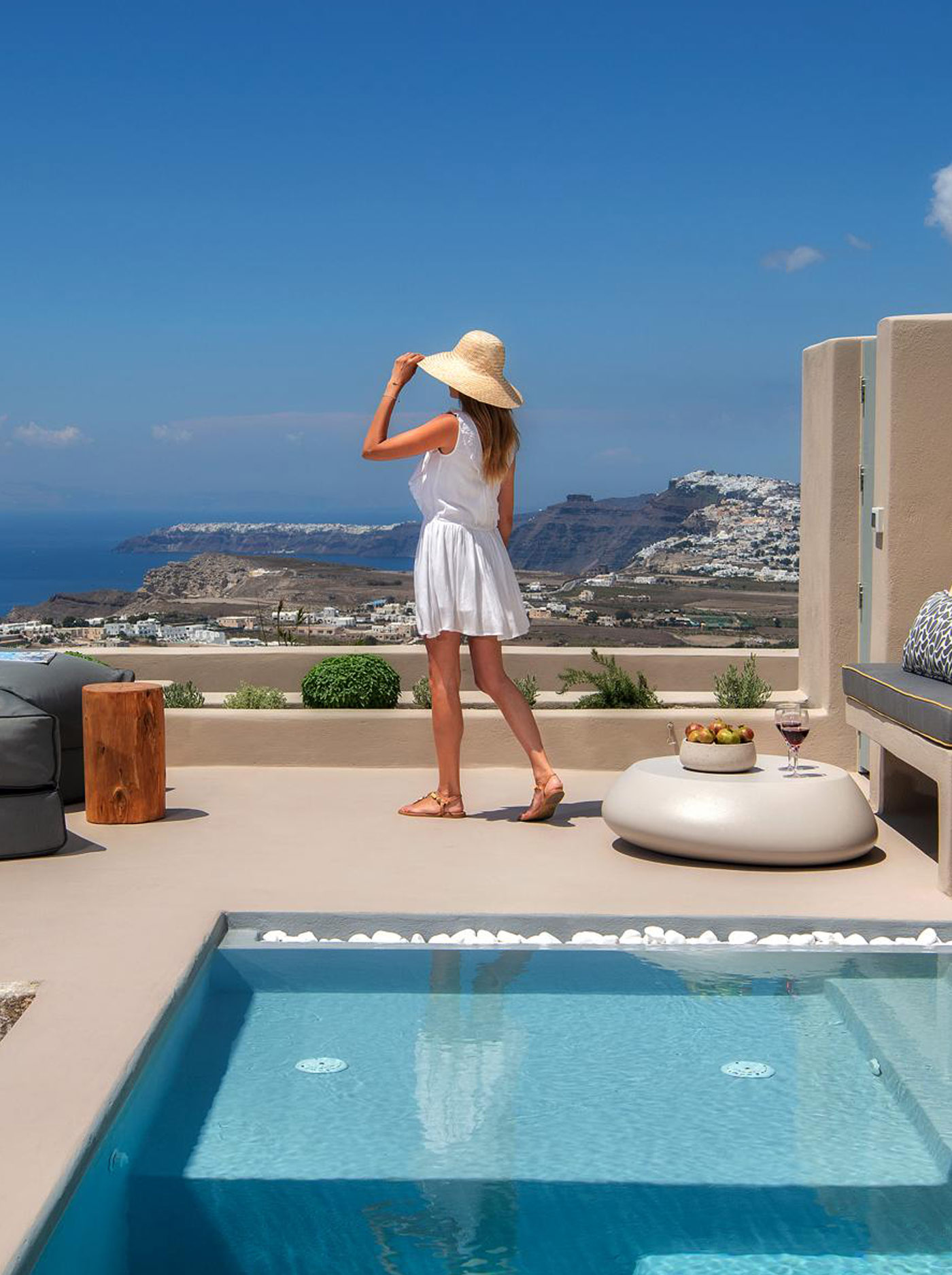 A Refined Collection of Suites in Santorini