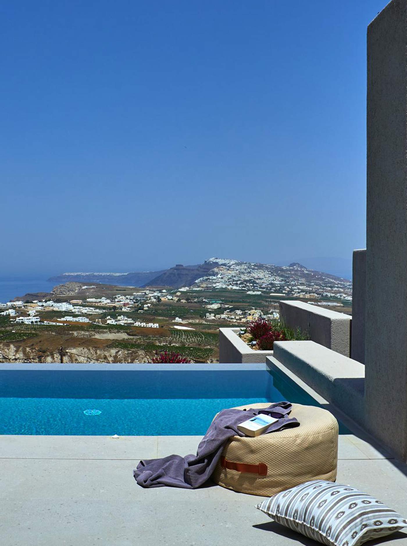 A Refined Collection of Suites in Santorini