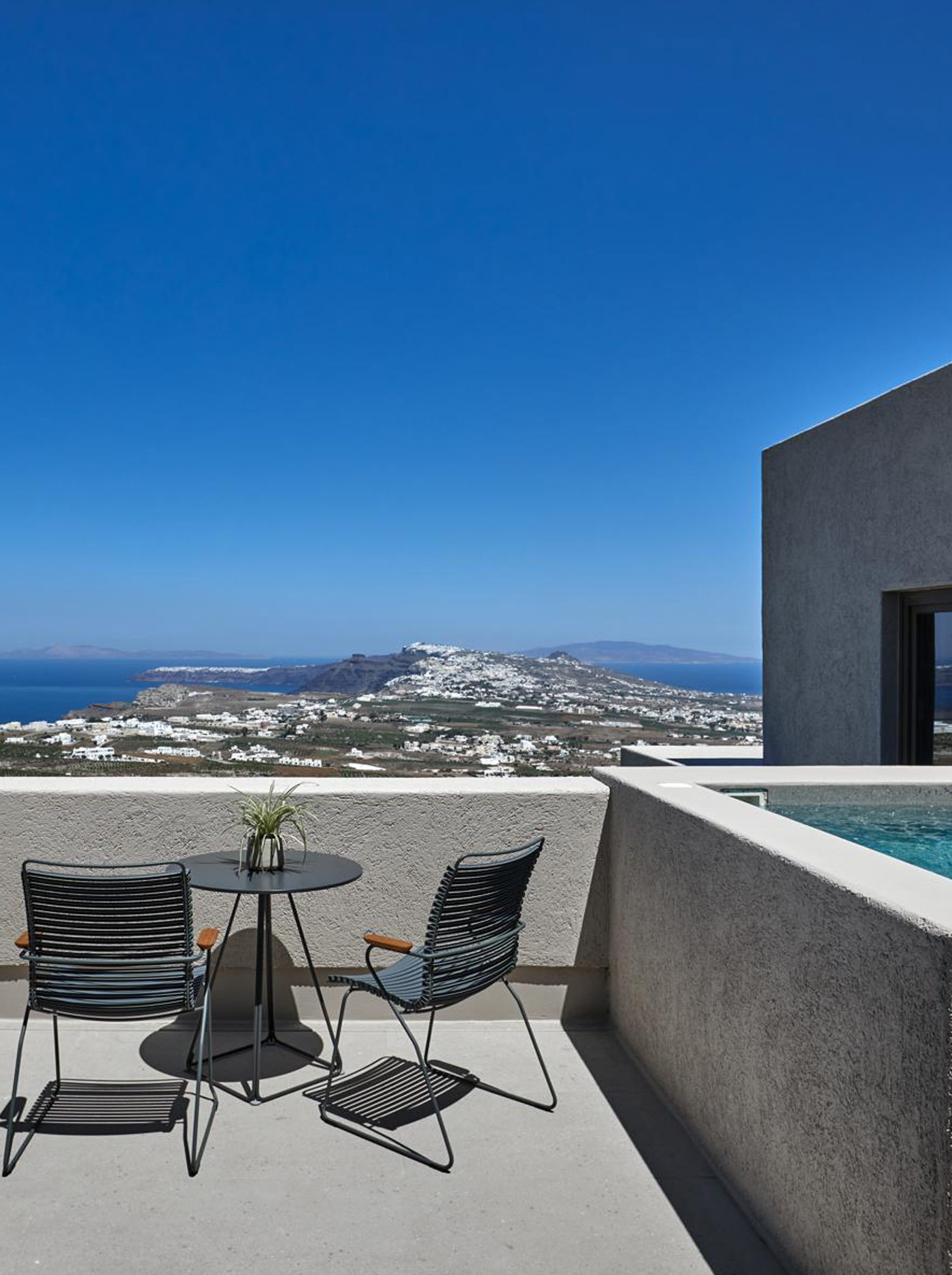 A Refined Collection of Suites in Santorini